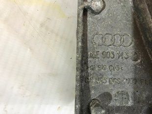 Кронштейн генератора 06E903143D Audi A7