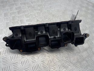 Колектор впускний 03H133204B Volkswagen Touareg