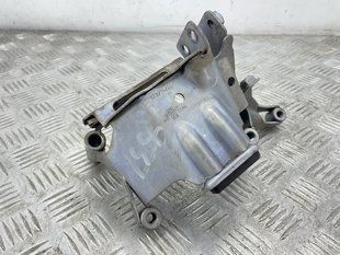 Кронштейн подушки двигуна 4H0399059G Audi A8