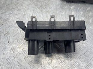 Кронштейн блока запобіжників 23487370 Chevrolet Colorado