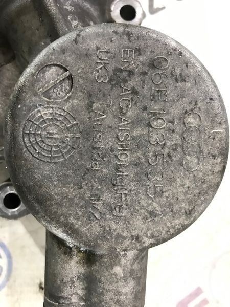 Паливний насос 06E103535A Audi Q7
