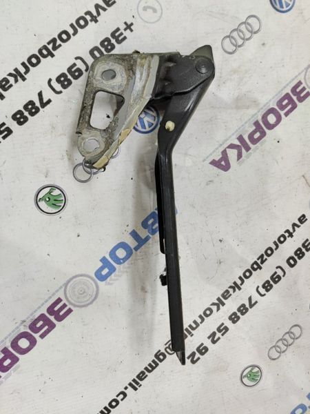 Петля капота 4L0823302 Audi Q7