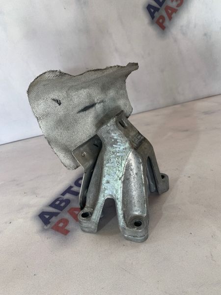Опора / Кронштейн двигателя 8K0199307BJ Audi A7