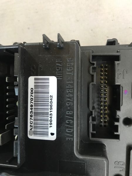 Блок предохранителей ju5t15604 Ford Fusion