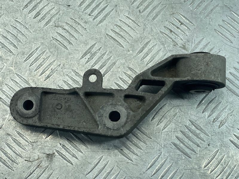 Кронштейн коробки передач 31277781 Volvo XC60