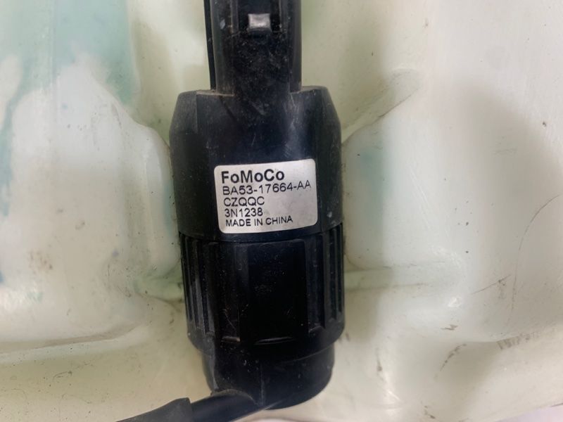Бачок омывателя стекла DS7317B613BC Ford Fusion