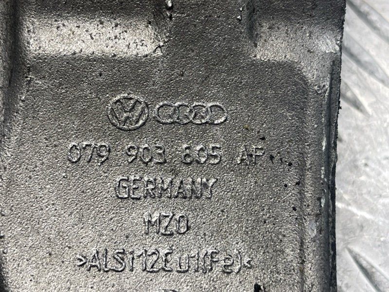 Кронштейн генератора Audi A8