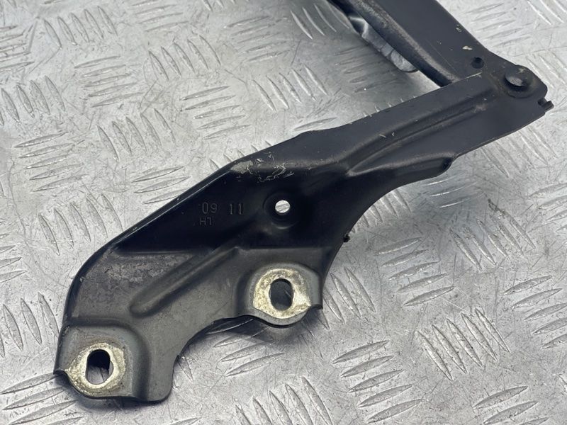 Петля капота 4G8823301C Audi A6