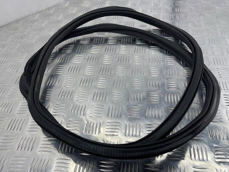 Ущільнювач дверей 4G5833721A Audi A6