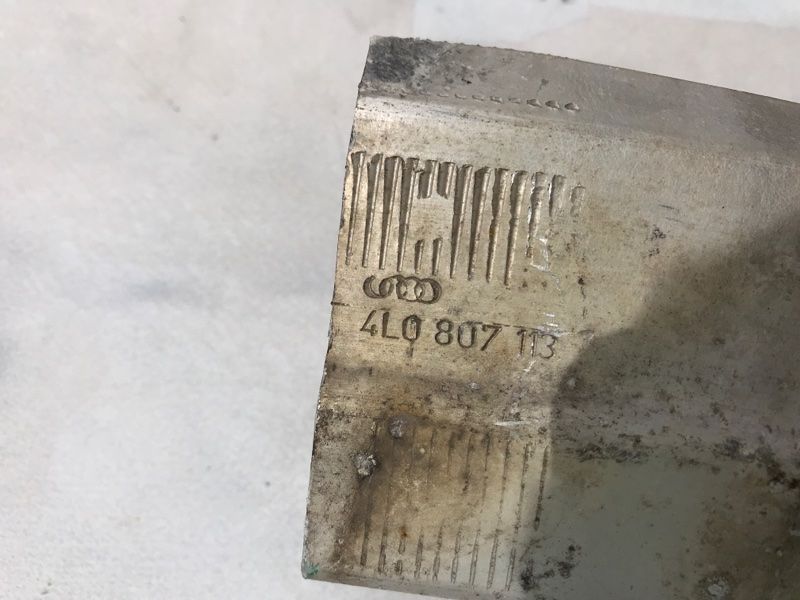 Підсилювач переднього бампера 4L0807113 Audi Q7