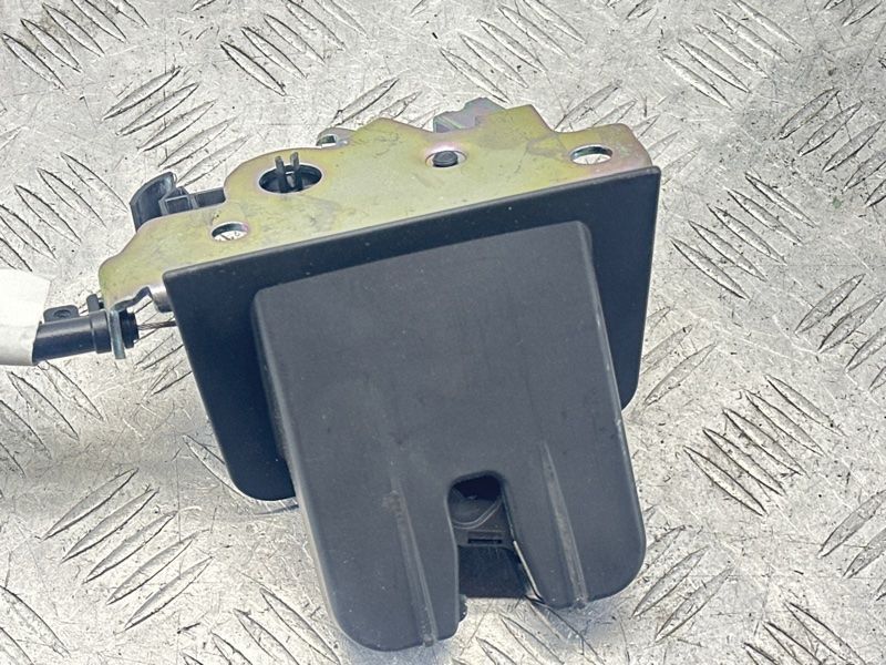 Замок кришки багажника 4M0827506D Audi Q7