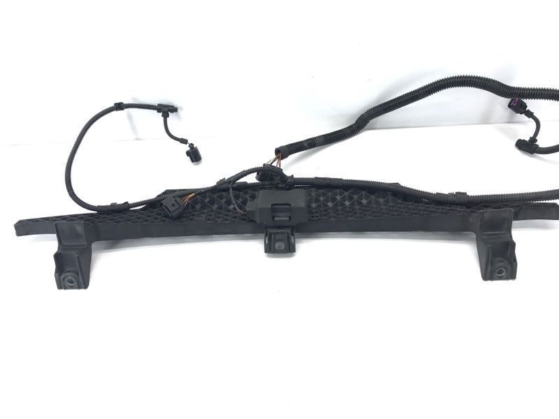 Направляюча переднього бампера центральна 7P6807200 Volkswagen Touareg Volkswagen Touareg