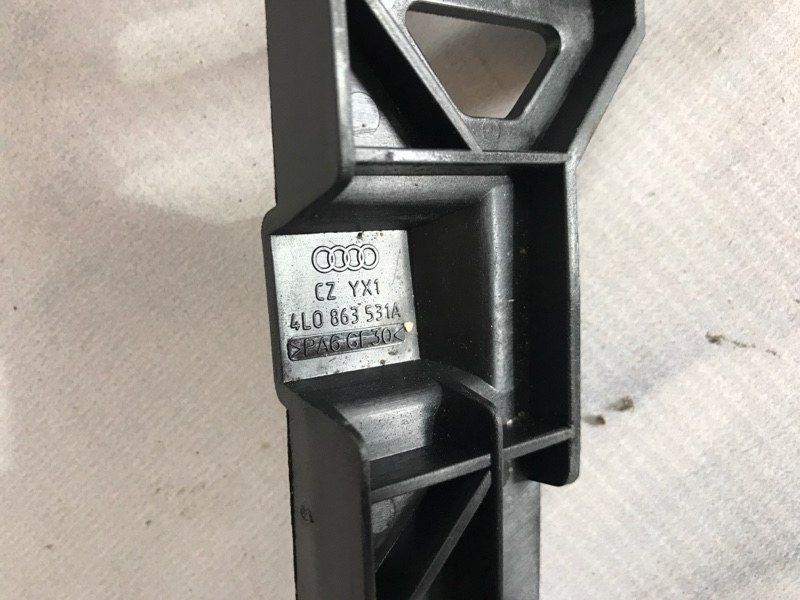Крепление центральной консоли салона 4L0863531A Audi Q7