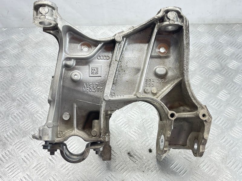 Кронштейн підрамника лівий 80A399295R Audi Q5 Audi A6, Audi A7, Audi A8, Audi Q5, Audi Q5 Sportback, Audi Q7, Audi Q8, Audi S6, Audi S7, Audi SQ5, Audi SQ5 Sportback