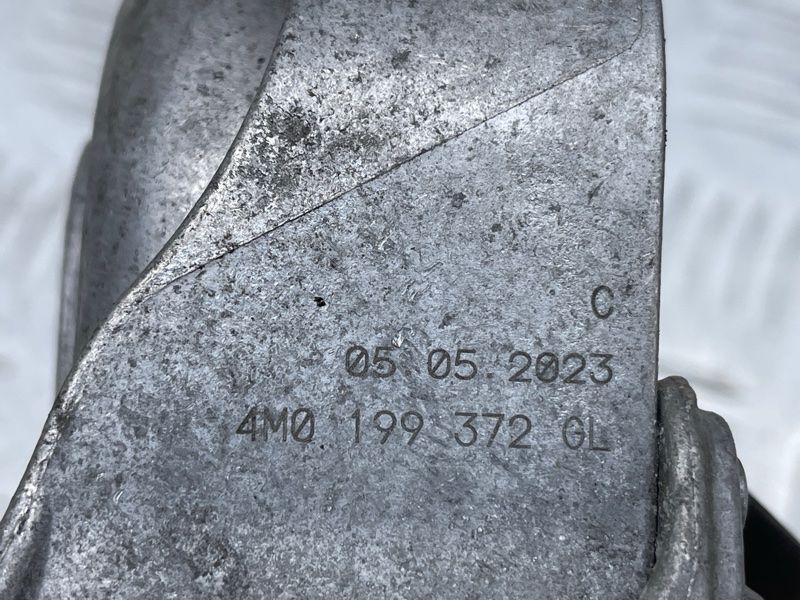 Опора / Подушка двигателя 4M0199372GL Audi Q7
