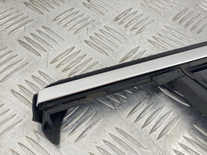 Направляюча скла дверей 32205574 Volvo XC90