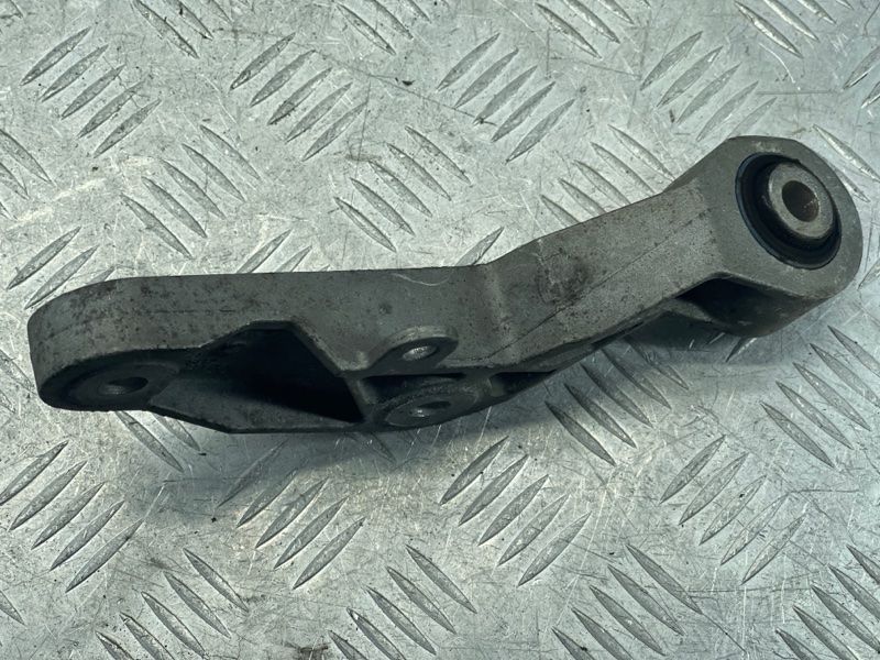Кронштейн коробки передач 31277781 Volvo XC60