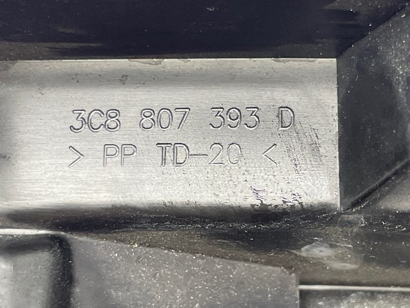 Направляюча заднього бампера ліва 3C8807393D Volkswagen CC Volkswagen CC