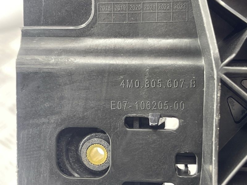 Крепление фары левое 4M0805607B Audi Q7 Audi Q7, Audi SQ7