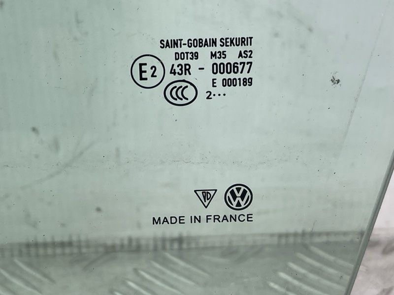 Стекло двери Volkswagen Touareg