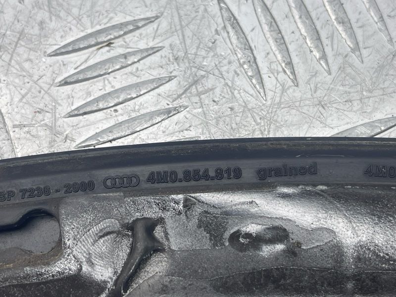 Молдинг дверей 4M0854819 Audi Q7