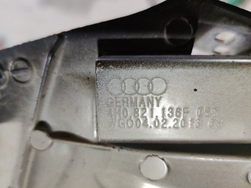 Розпірка крила 4H0821136F Audi S8