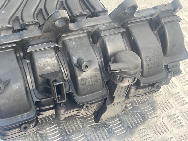 Коллектор впускной 03H133204B Volkswagen Touareg