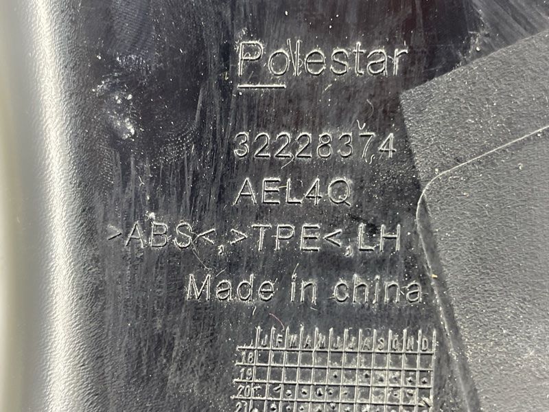 Накладка ліхтаря 32228374 Polestar 2