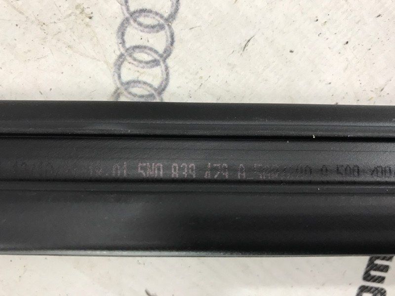 Молдинг стекла 5N0839429A Volkswagen Tiguan