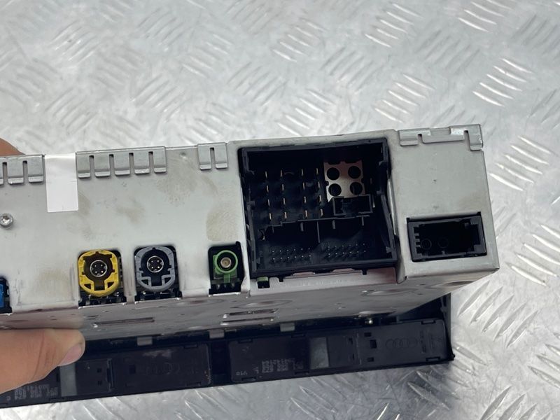 Блок керування інформаційної електронної системи MMI 3G+ 8R1035746G Audi Q5