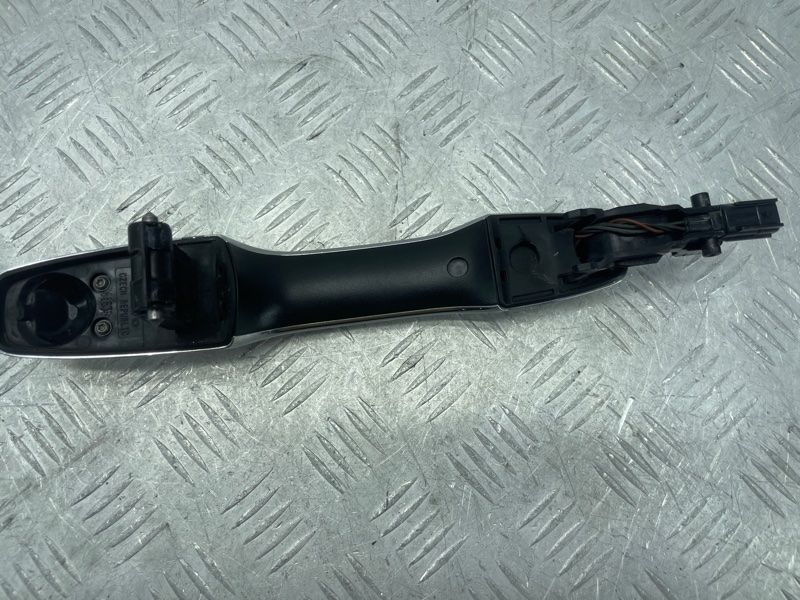 Ручка двери с бесключевым доступом внешняя 40013440 Volvo XC90