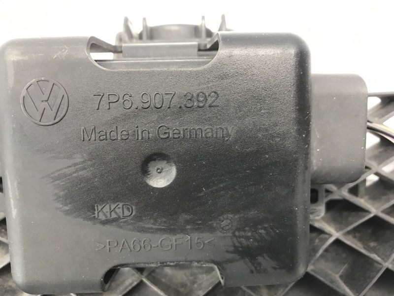 Направляюча переднього бампера центральна 7P6807200 Volkswagen Touareg Volkswagen Touareg