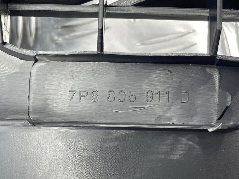 Підкрилок 7P6805911D9B9 Volkswagen Touareg