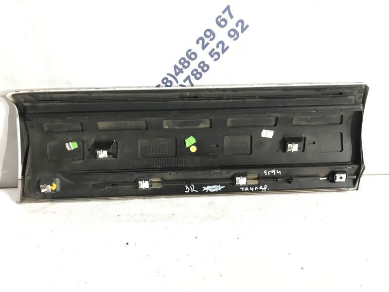 Накладка дверей 7P6854950H Volkswagen Touareg
