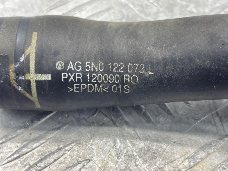 Патрубок 5N0122073L Volkswagen Tiguan