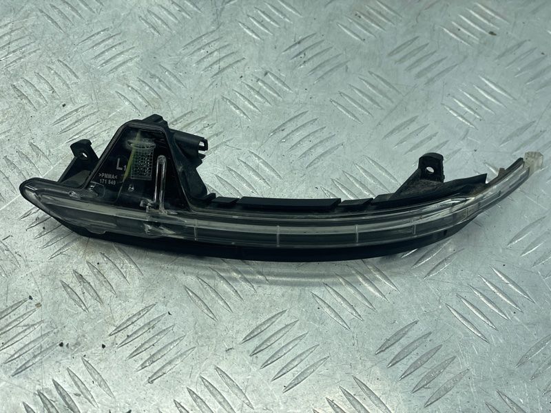Покажчик повороту дзеркала Audi S8