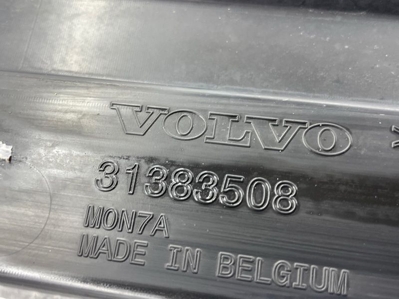Накладка радіатора 31383508 Volvo XC90