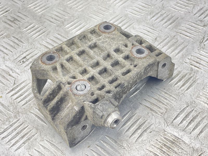 Кронштейн 059903143P Audi Q7