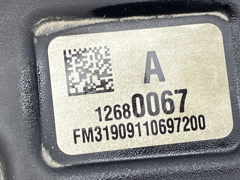 Кришка впускного колектора 12680067 Chevrolet Colorado
