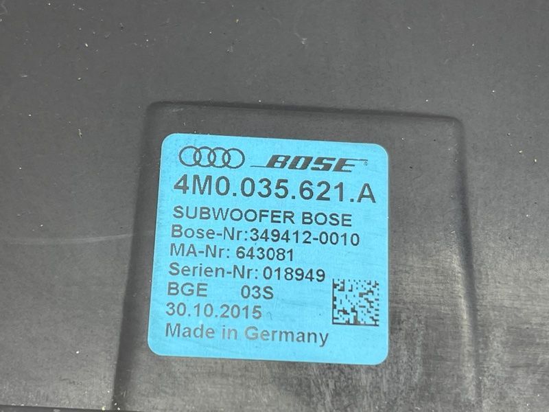 Сабвуфер BOSE 4M0035621A Audi Q7
