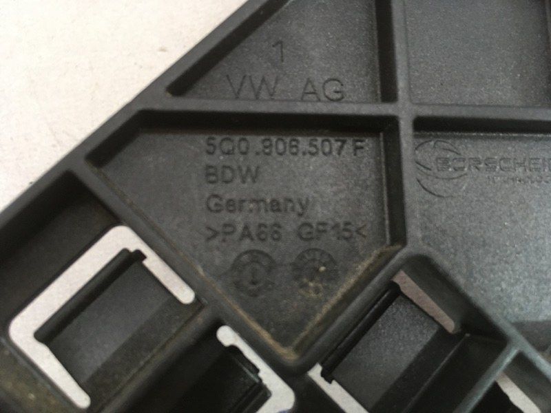 Кронштейн кріплення контролера двигуна 5Q0906507F Volkswagen Jetta