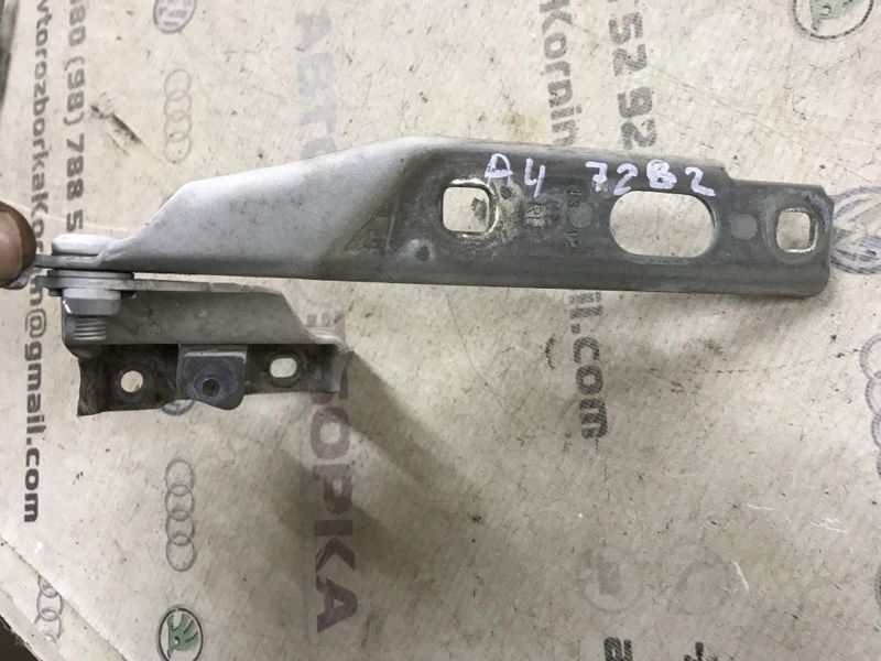 Петля капота 8K0823302D Audi A4