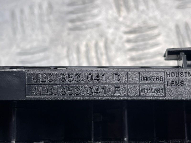 Покажчик повороту LED 4L0953041D Audi Q7