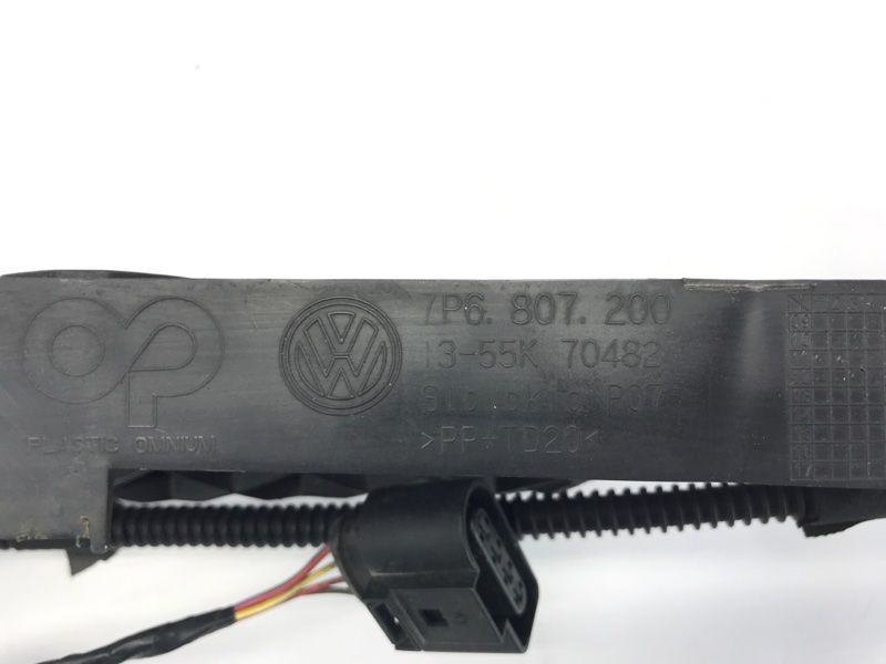 Направляюча переднього бампера центральна 7P6807200 Volkswagen Touareg Volkswagen Touareg