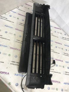 Решітка радіатора 17a122327 Volkswagen Passat