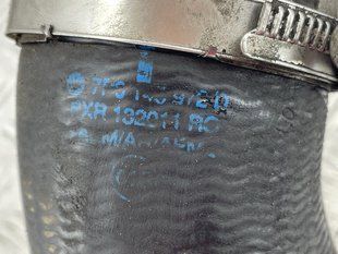 Патрубок інтеркулера 7P0145972D Volkswagen Touareg