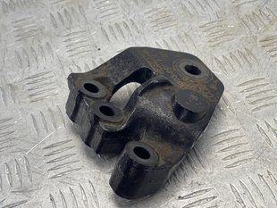 Кронштейн подушки двигателя DG936F012A Ford Fusion