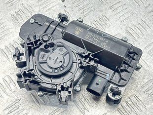 Двигун доводчика кришки багажника Audi Q7