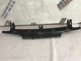Направляюча переднього бампера центральна 7P6807200 Volkswagen Touareg Volkswagen Touareg