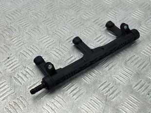 Топливная рампа левая 06E133681L Audi A6 Audi A6, Audi A7, Audi Q7